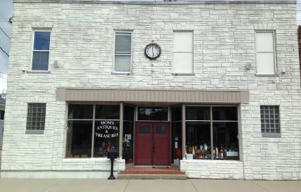 Mom's Antiques & Treasures